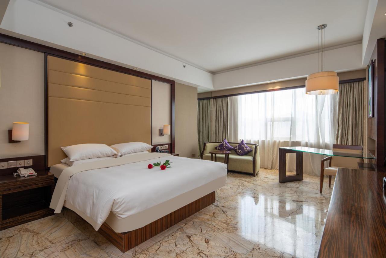 King Royal Hotel Yunfu Ngoại thất bức ảnh